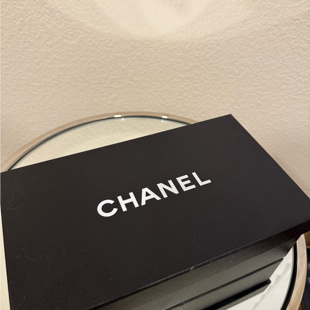 CHANEL Cream Ribbed Slip-On Shoes‎ - Picture 6 of 6